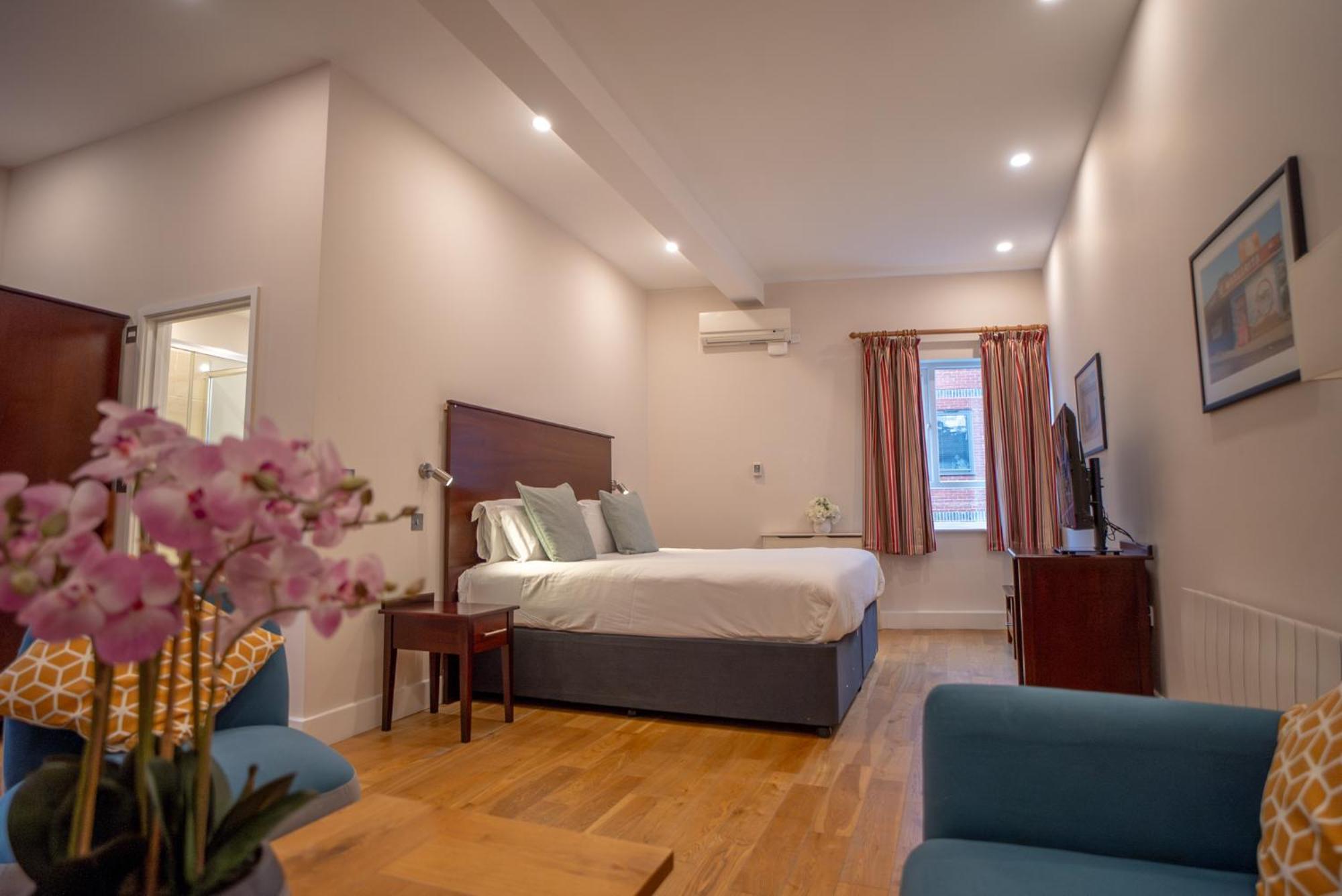 County Hotel Челмсфорд Экстерьер фото