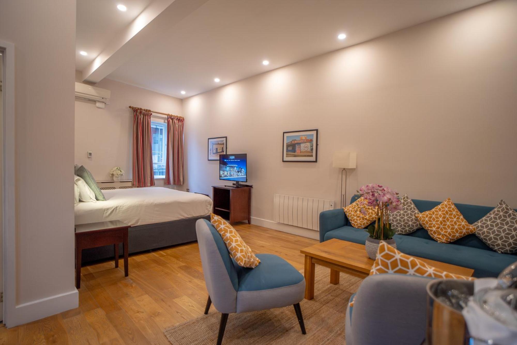 County Hotel Челмсфорд Экстерьер фото
