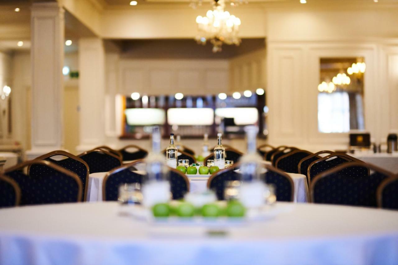 County Hotel Челмсфорд Экстерьер фото