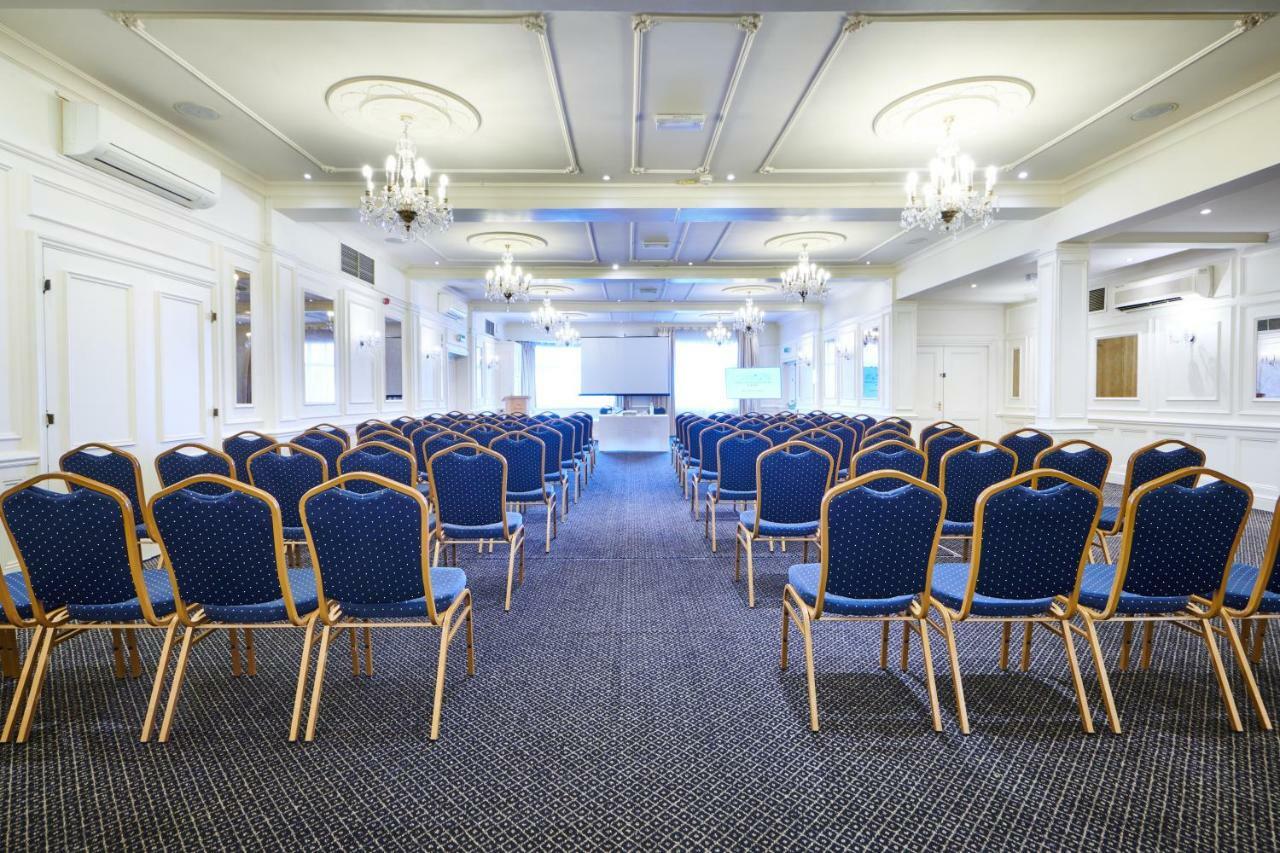 County Hotel Челмсфорд Экстерьер фото